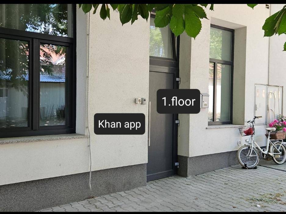 Khan Apartments Lubiana Esterno foto
